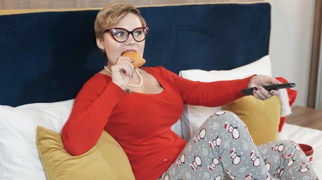 hrana postelja večer televizija spanje