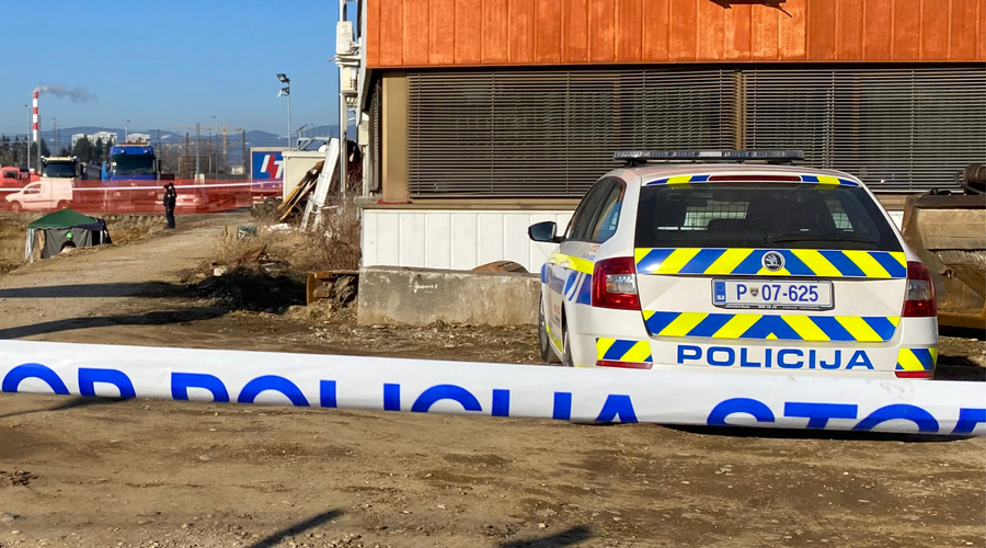 V Mariboru evakuirajo del prebivalcev, preden bodo začeli z odstranjevanjem 250-kilogramske bombe (foto: Milos Vujinovic/Bobo)
