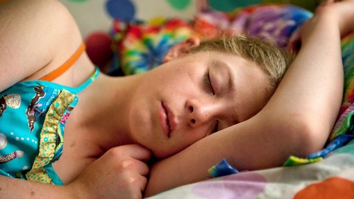 Ta položaj med spanjem ni idealen za zdravje srca