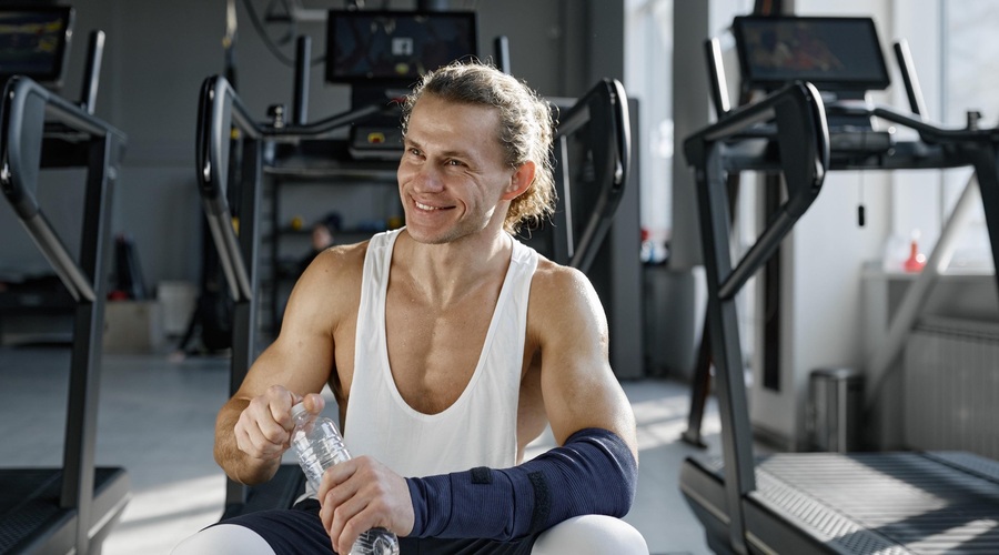 Srhljiva zgodovina priljubljenega pripomočka za fitnes: danes z njegovo pomočjo pridobivamo kondicijo, včasih pa ... (foto: Profimedia)