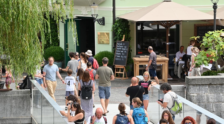 Turistov bo v Ljubljani tudi letos kar mrgolelo, koliko bodo morali odšteti za prenočitve? (preverili smo najbolj zaželene hotele) (foto: Žiga Živulovič jr./Bobo)