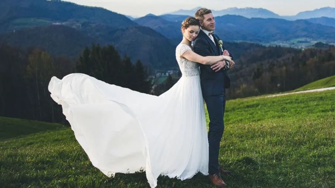 Slekla kombinezon in si nadela poročno obleko: poglejte, kako se bo po novem pisala Nika Križnar (FOTO) (foto: Instagram/Nika Križnar/Grega Valančič)