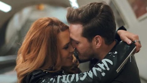 Nika Zorjan Tine Ugrin videospot pesem Napaka
