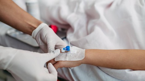 Po težki operaciji je prižgala telefon in v šoku obnemela: "Zaradi tega, kar je naredil moj mož, sem planila v jok"