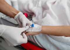 Po težki operaciji je prižgala telefon in v šoku obnemela: "Zaradi tega, kar je naredil moj mož, sem planila v jok"