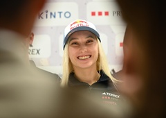 Neverjetna Janja Garnbret že na začetku olimpijske sezone z zmagovito kombinacijo