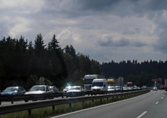 Na primorski avtocesti počilo, nastajajo daljši zastoji