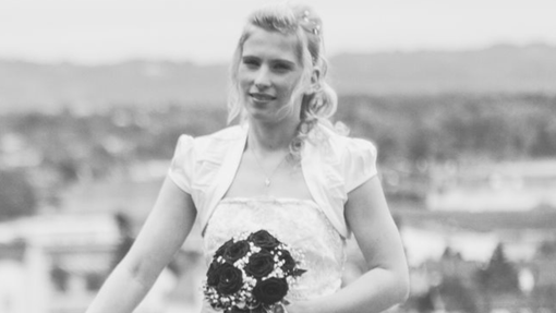 Mož iz pekla, ki je skupaj z ljubico na grozljiv način umoril lepo Sabino, zdaj na sodišču deluje proti lastnim otrokom