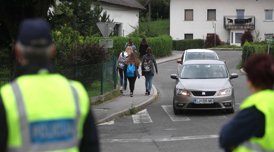 Lažna grožnja sprožila preplah na slovenskih šolah: 36-letnik ovaden, policija razkrila osupljive podrobnosti (foto: Srdjan Zivulovic/Bobo)