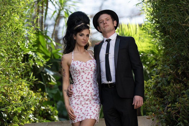 Marisa Abela in Jack O'Connell kot Amy in Blake