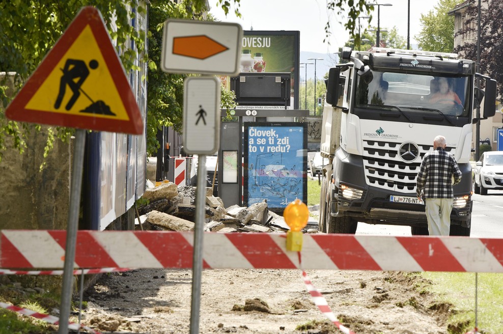 Delo na cesti (fotografija je simbolična). (foto: Bobo/Žiga Živulović jr.)