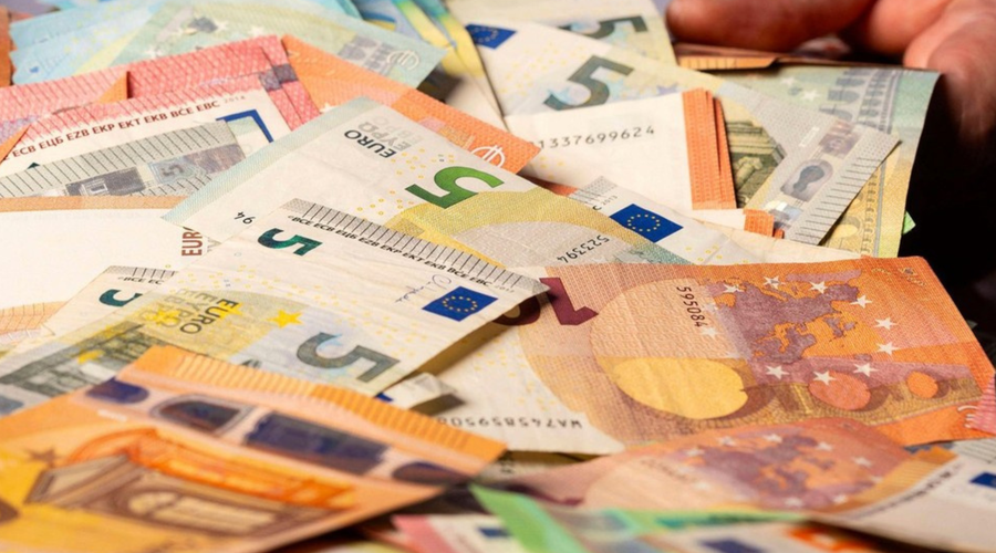 Bi vi znali odgovoriti? Ankica se je na Milijonarju odpovedala 34.000 evrom, potem ko ni vedela, kateri ... (foto: Profimedia)