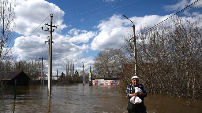 Poplavljenih več tisoč hiš, evakuirali več kot 14.000 ljudi (foto: Profimedia)