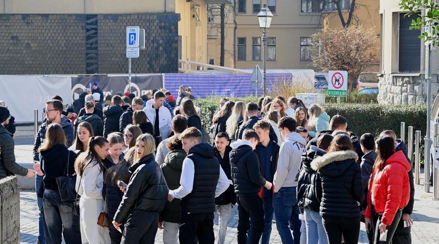 Srednje šole v Posavju izgubljajo dijake: kaj je razlog za njihov odhod? (foto: Žiga Živulović Jr./Bobo)
