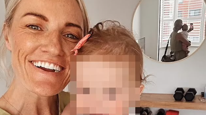 Junaška mamica požrtvovalno rešila hčerkico pred napadalcem z nožem (zanjo je bilo žal prepozno) (foto: Ash Good/Instagram)