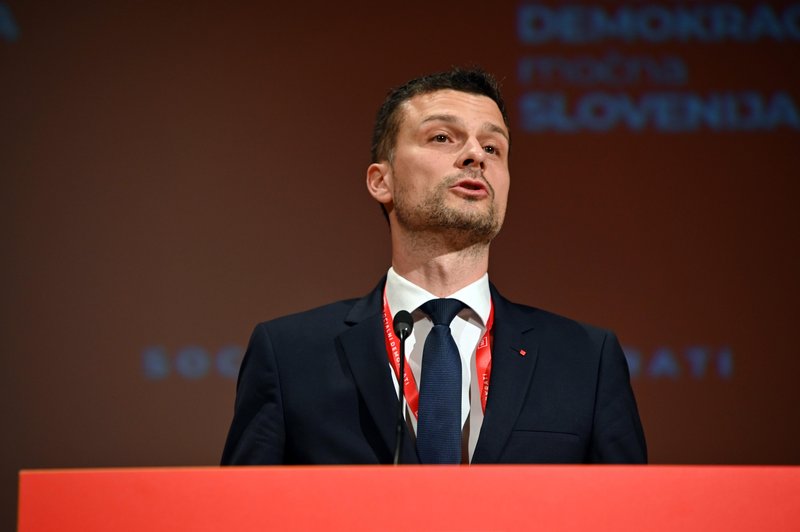 Takšen je odziv SD na odstop Janija Prednika