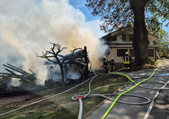 Grozljive posledice požara v Žalcu: škoda gromozanska, gasilec lažje poškodovan