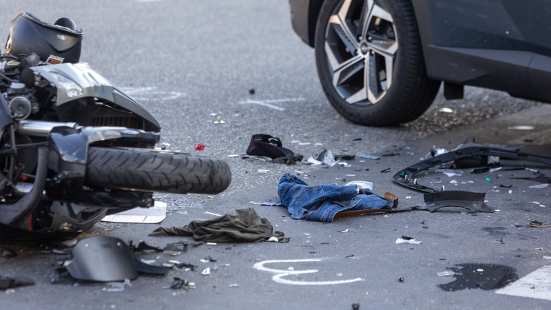 V hudi prometni nesreči umrl voznik motornega kolesa