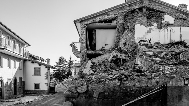 Po hudem potresu v sosednji Italiji leta 2016 je brez domov ostalo na tisoče ljudi. (foto: Profimedia)