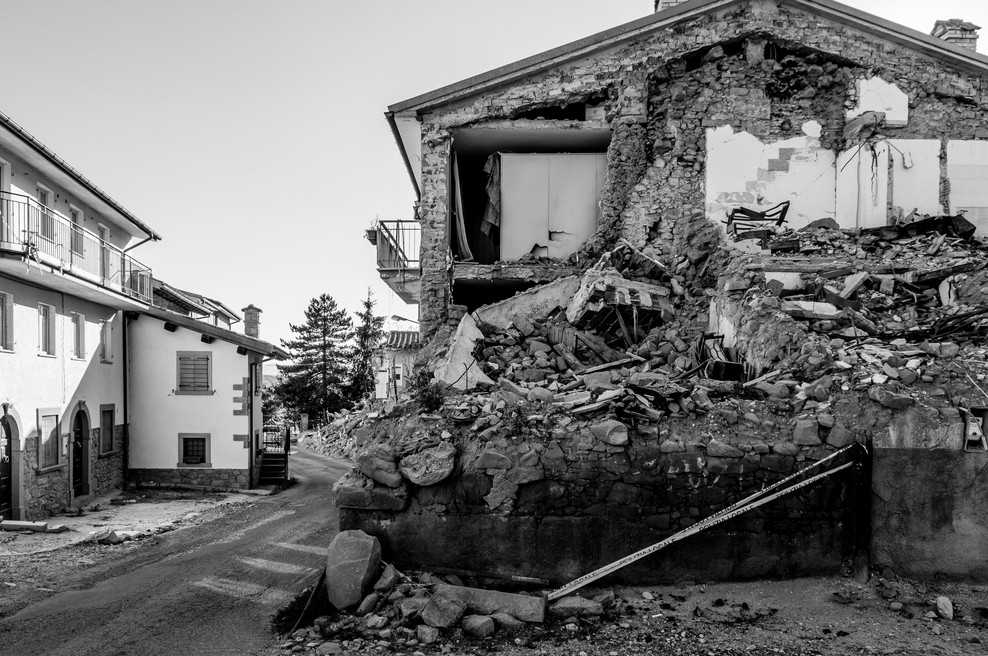 Po hudem potresu v sosednji Italiji leta 2016 je brez domov ostalo na tisoče ljudi. (foto: Profimedia)