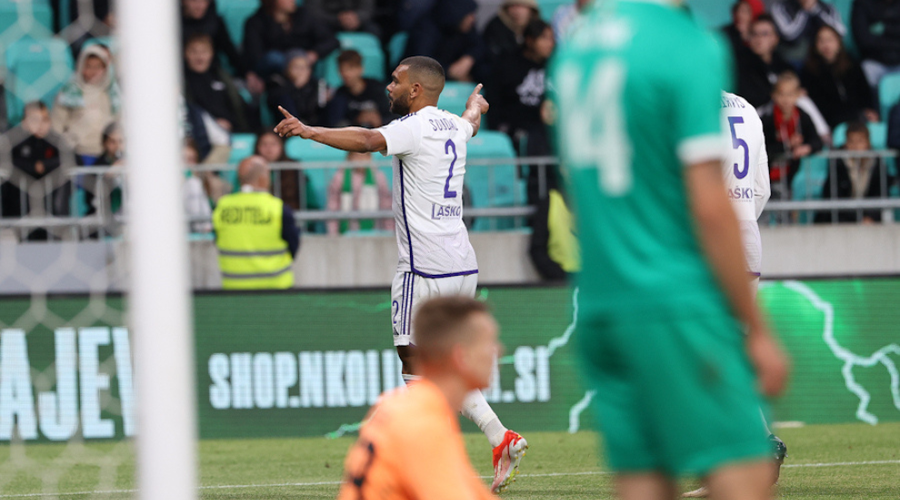 Maribor po dolgih štirih letih in pol spet slavil na gostovanju pri velikem rivalu: Olimpija povedla, a kljub temu ostala praznih rok (foto: X NK Maribor)