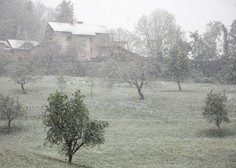 Občutno se je ohladilo, na Kredarici kar 40 centimetrov novega snega. Kakšno vreme nas še čaka?