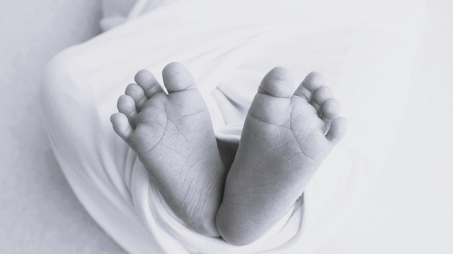 Ali gre za čudež? "Mrtev" dojenček med pogrebom nenadoma oživel (foto: Profimedia)