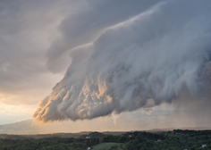 Grozljiv poličast oblak nad Poljčanami: kako nastane takšen oblak in kaj pričakovati, ko ga zagledamo?