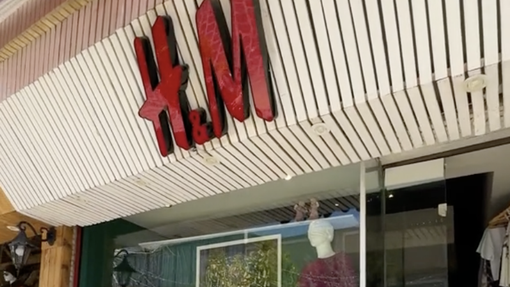 Bizarno: trgovina je videti povsem enako kot H&M, vendar ...