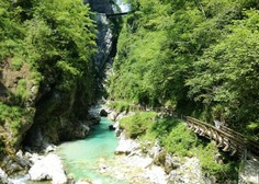 Razočarani turisti: obisk slovenske smaragdne lepotice ni mogoč, to pa je razlog