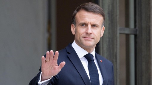 Pariški izziv stoletja: francoski predsednik bo skočil v reko (kaj želi dokazati?)