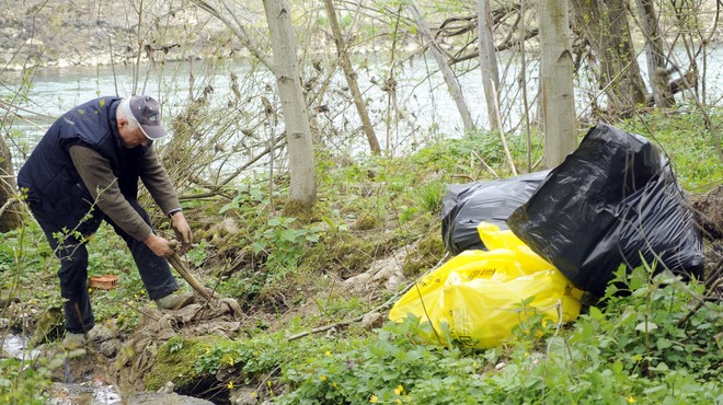 Neverjetno, koliko odpadkov so odstranili ob delu jadranskih rek in spodnje Save (foto: Žiga Živulović jr./Bobo)
