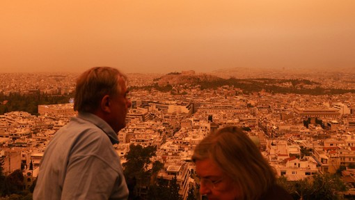 Apokaliptični prizori v Grčiji: ta neprijetni pojav bi lahko kmalu dosegel tudi nas (FOTO)