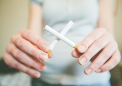 Kardiolog razkril, kdaj je pravi čas, da prenehate kaditi: to obdobje je pomembna prelomnica