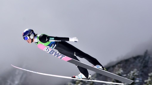 Neverjetno! Japonski skakalec postavil neuraden svetovni rekord v poletih: poglejte, kako daleč je poletel (VIDEO)