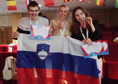 Mladi upi znanosti: slovenska najstnika v Turčiji navdušila z znanjem in prejela prestižni mednarodni nagradi