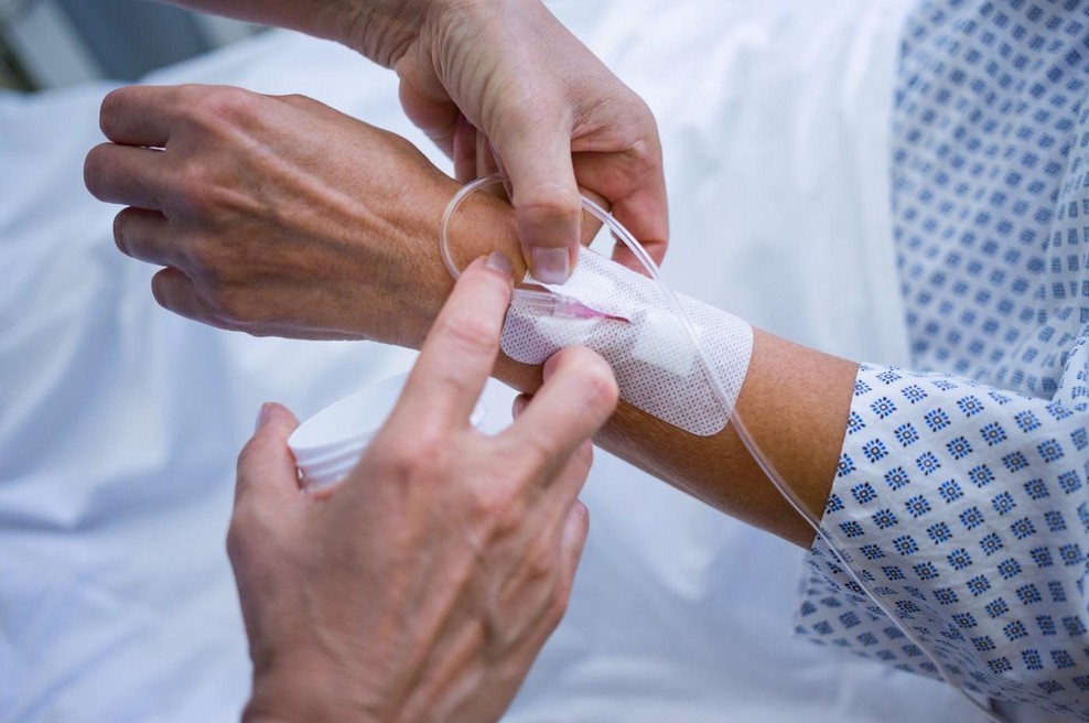Je šlo za uboj iz usmiljenja? Kardiolog starejšima pacientoma v fazi aktivnega umiranja vbrizgal smrtni odmerek anestetika (foto: Profimedia)