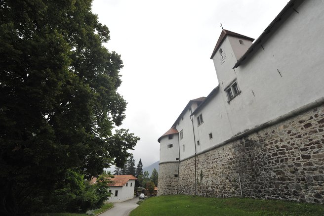 Skrivnosti gradu Turjak: Je prenova dragocenega spomenika res ogrožena?