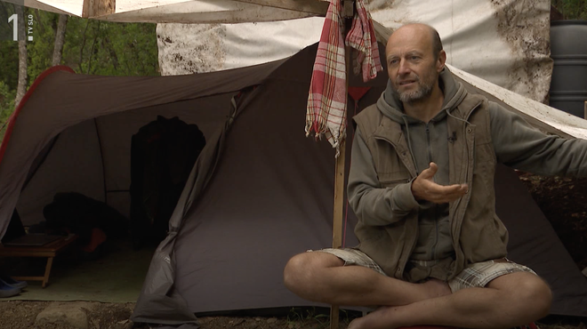Slovenski pisatelj živi v šotoru v osrčju Istre: "Mnogi so mi očitali, da nisem več naraven, ker sem se cepil" (foto: RTV/posnetek zaslona)