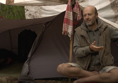 Slovenski pisatelj živi v šotoru v osrčju Istre: "Mnogi so mi očitali, da nisem več naraven, ker sem se cepil"