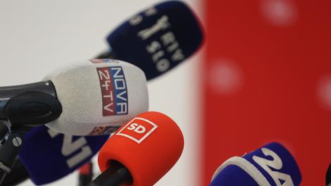 Sindikat novinarjev poziva: začeti bi morali novo delavsko gibanje, ki bi bilo ...