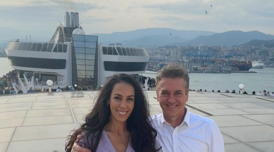 Takole Robert Golob razvaja svojo Tino: "Križarjenje z dobavitelji ... zdravega smeha!" (foto: Instagram/Tina Gaber)