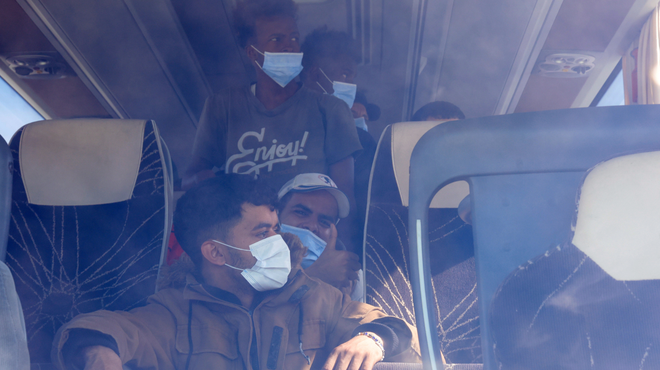 Policisti stopili na prste tihotapcu, ki je po Sloveniji prevažal nezakonite migrante (foto: Bobo)