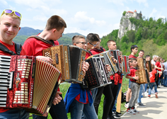 Dan, ko bo zapelo na stotine harmonik: na Bledu se pripravljajo na tradicionalno ...