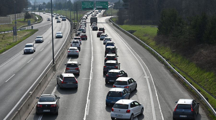 Zaradi celovite obnove na štajerski avtocesti pričakovati zastoje (dela bodo trajala do jeseni) (foto: Žiga Živulovič jr./Bobo)