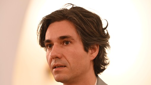 Interpelacija zoper ministra Mesca: SDS in NSi mu očitata nesposobnost pri reševanju romskih vprašanj