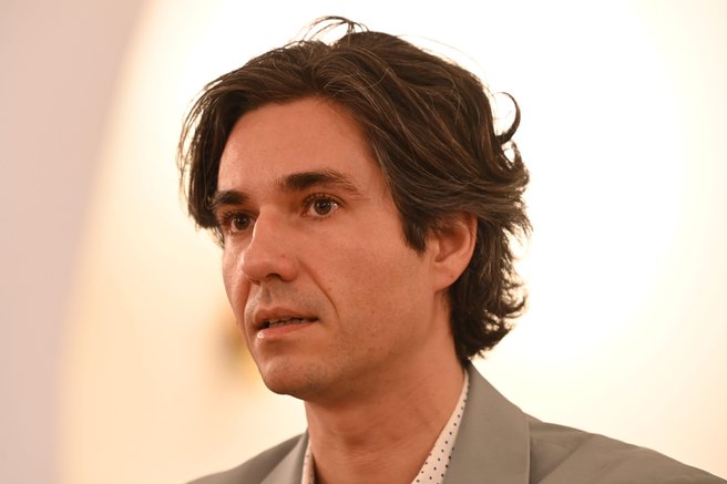 Interpelacija zoper ministra Mesca: SDS in NSi mu očitata nesposobnost pri reševanju romskih vprašanj