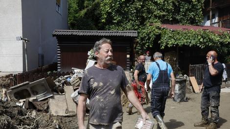 Prizadeti v poplavah niso pozabljeni: pomoč so jim ponovno ponudili prostovoljci (poglejte, kako napreduje obnova)