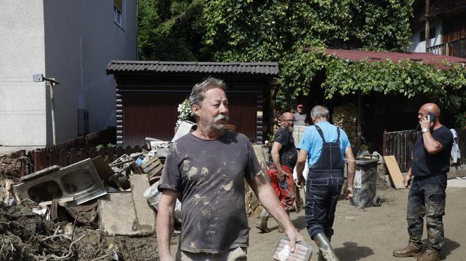 Prizadeti v poplavah niso pozabljeni: pomoč so jim ponovno ponudili prostovoljci (poglejte, kako napreduje obnova) (foto: Črna na Koroškem)