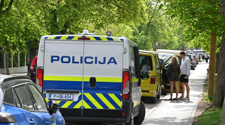10 slovenskih policistov na posebno misijo v Nemčijo: policija razkrila, da bodo v času Eura 2024 tam skrbeli za ... (foto: Bobo/Žiga Živulović jr.)